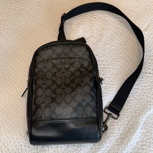 Coach Graham Pack In Signature Canvas